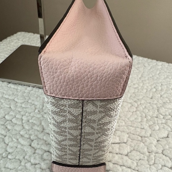 Michael Kors Cream and Pink Mini Bag - Picture 7 of 16